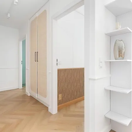 Stylish Deluxe 2 Bedrooms & Private Parking By Renters 아파트