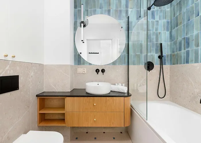 Stylish Deluxe 2 Bedrooms & Private Parking By Renters Apartmán