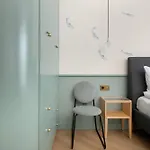 Stylish Deluxe 2 Bedrooms & Private Parking By Renters Gdansk