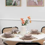 Stylish Deluxe 2 Bedrooms & Private Parking By Renters Gdansk
