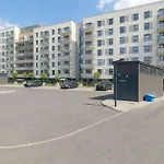 Stylish Deluxe 2 Bedrooms & Private Parking By Renters