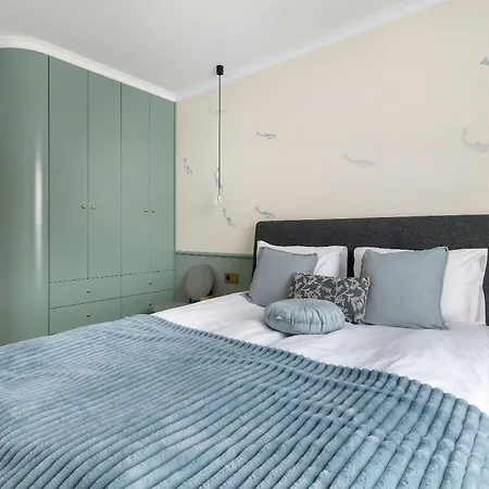 Stylish Deluxe 2 Bedrooms & Private Parking By Renters غدانسك