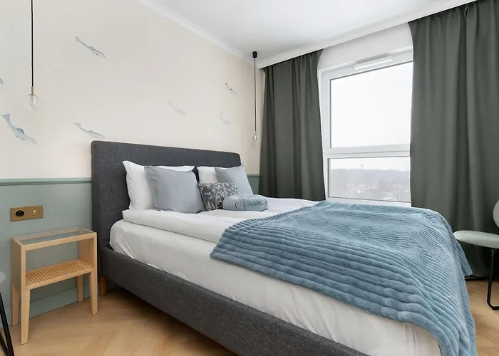 Stylish Deluxe 2 Bedrooms & Private Parking By Renters *