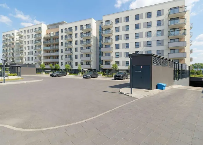 Stylish Deluxe 2 Bedrooms & Private Parking By Renters