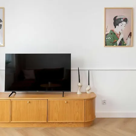 Stylish Deluxe 2 Bedrooms & Private Parking By Renters Apartamento *