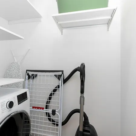 Apartman Stylish Deluxe 2 Bedrooms & Private Parking By Renters